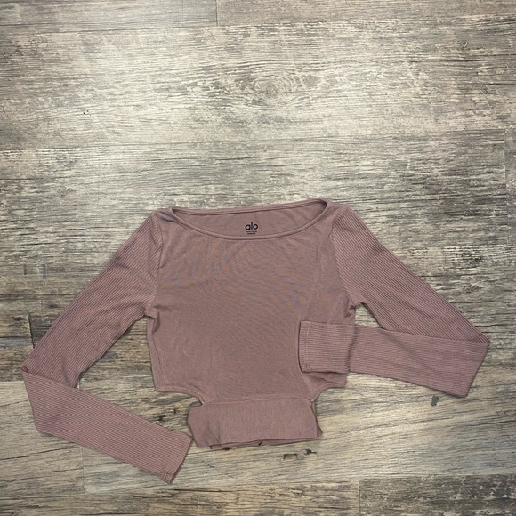 COPY - ALO Yoga crop top - Picture 2 of 7